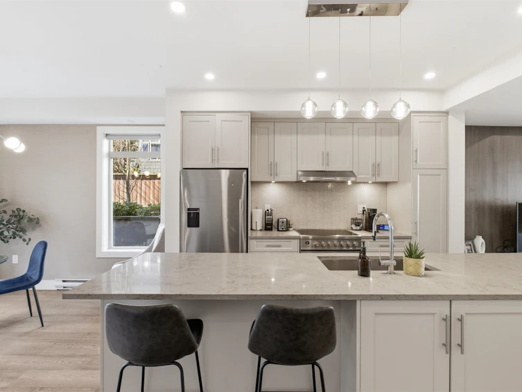 1-115 W Queens Road, North Vancouver, BC, V7N 2K4 - 8