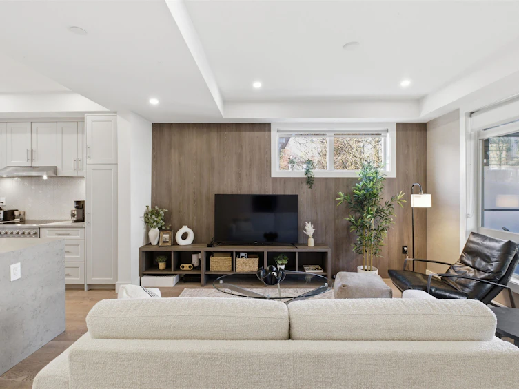 1-115 W Queens Road, North Vancouver, BC, V7N 2K4 - 5
