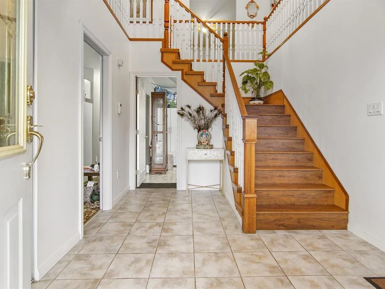 8025 D'herbomez Drive, Mission, BC, V2V 7B7 - 3