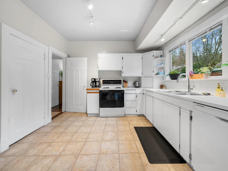 163 E Kings Road, North Vancouver, BC, V7N 1H4 - 13