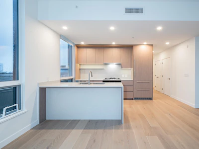 503-5212 Cambie Street - 5