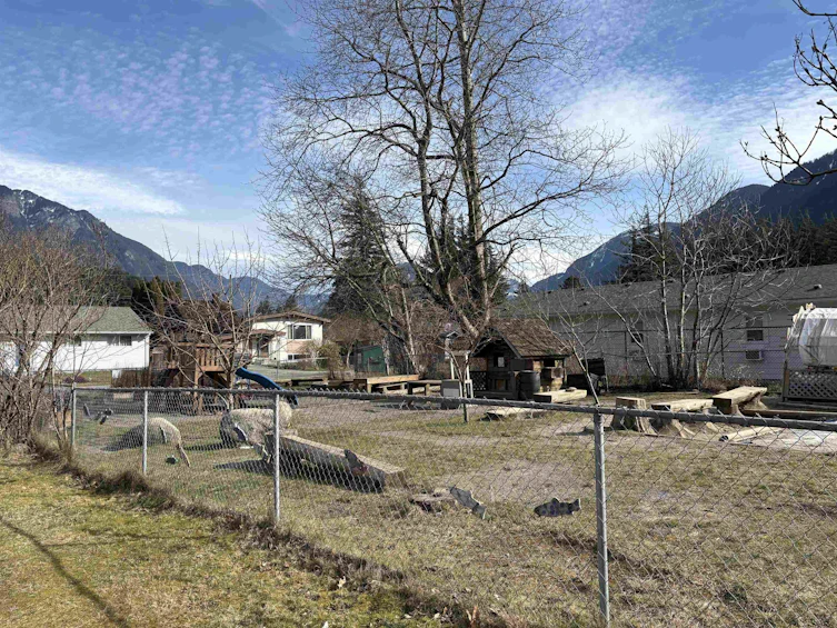 610 Hemlock Avenue, Hope, BC, V0X 1L0 - 3
