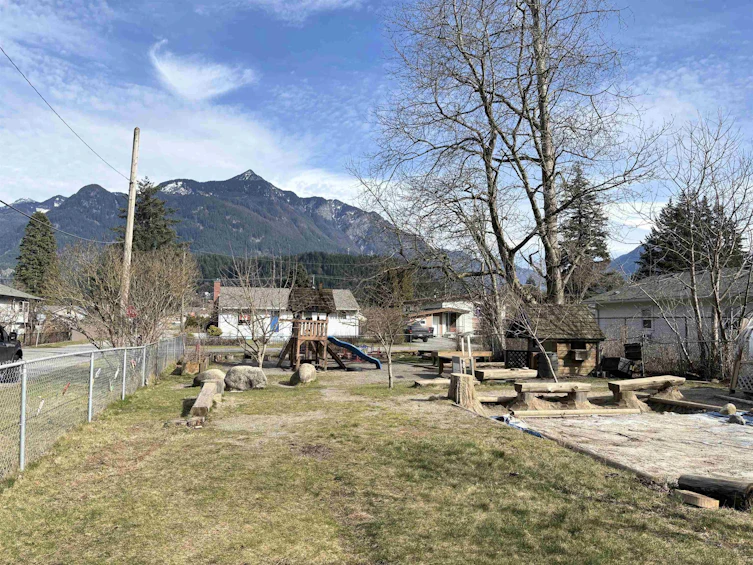 610 Hemlock Avenue, Hope, BC, V0X 1L0
