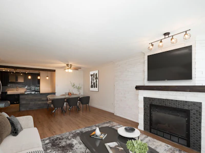 605-1245 Quayside Drive - 5