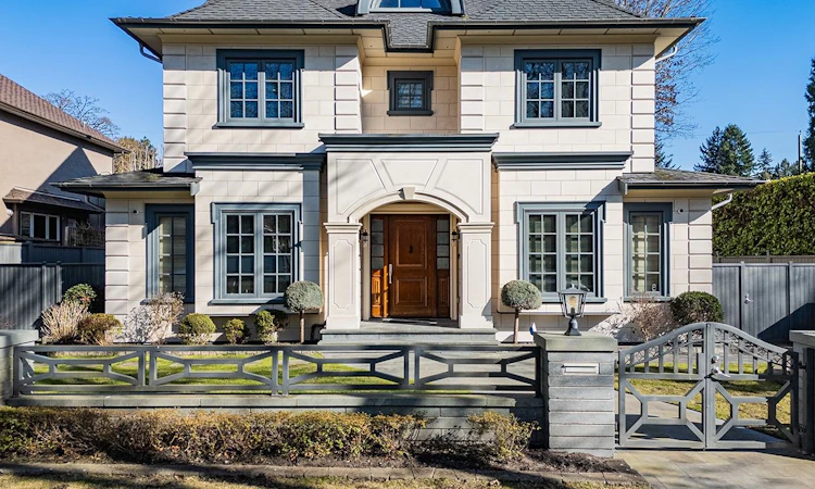 6886 Angus Drive