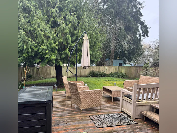 15980 Thrift Avenue, Surrey, BC, V4B 2N1 - 16
