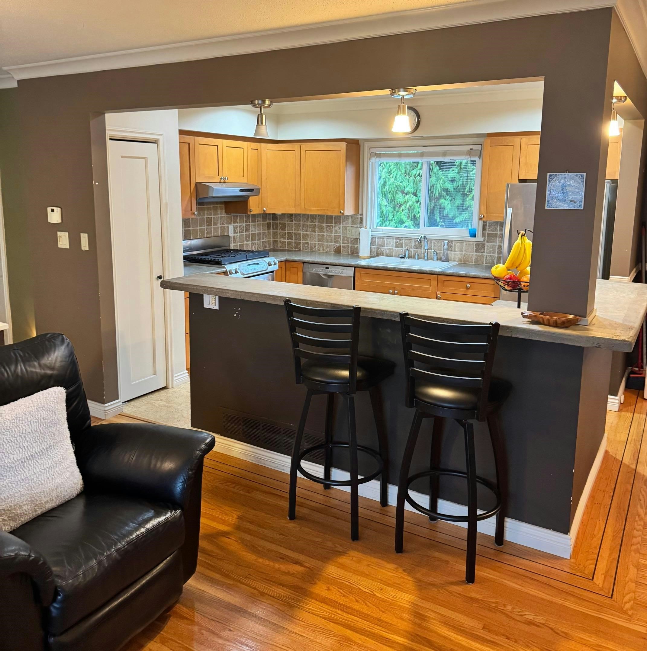 For Sale: 15980 Thrift Avenue, Surrey, BC - REW