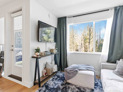 312-31900 Raven Avenue - 4
