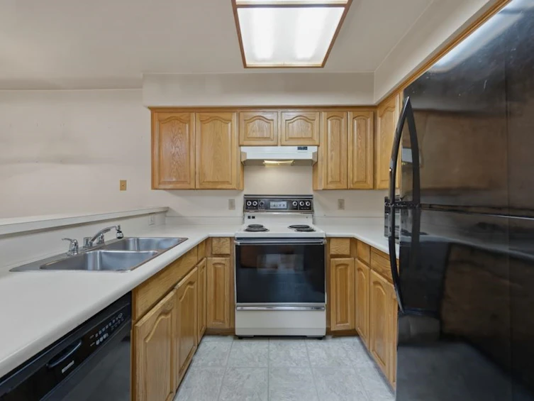4-9771 152b Street, Surrey, BC, V3R 9V9 - 6