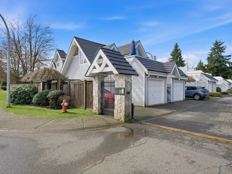 4 - 9771 152b Street, Surrey BC V3R 9V9