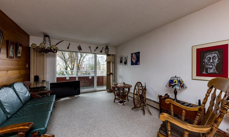 302-250 W 1st Street