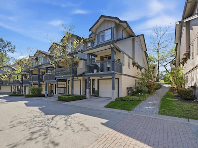 60-19250 65 Avenue - 2