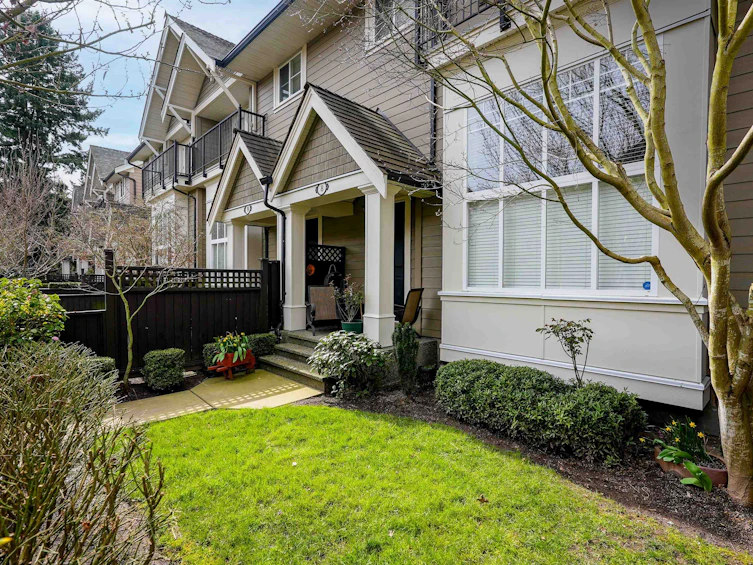 8-3268 156a Street, Surrey, BC, V3S 9T1