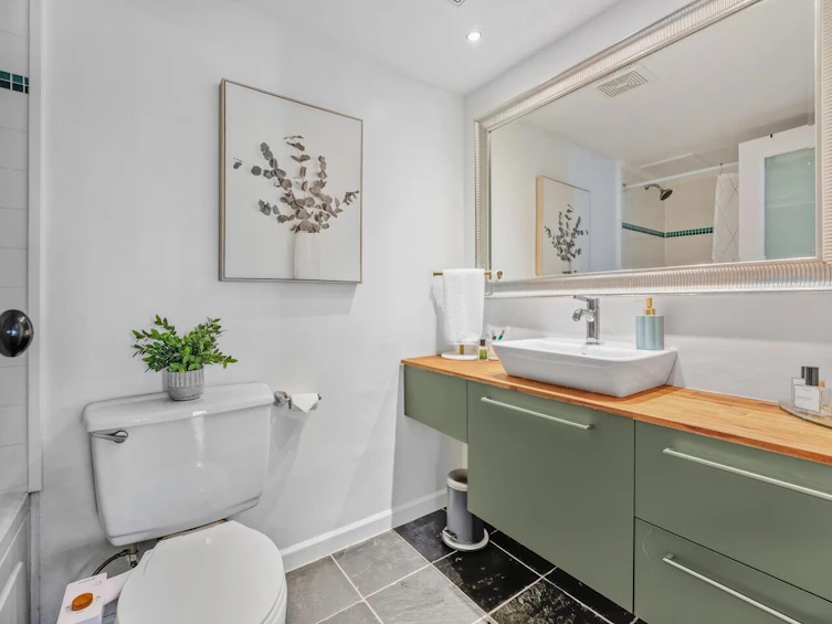 206-1065 E 8th Avenue, Vancouver, BC, V5T 1V1 - 20