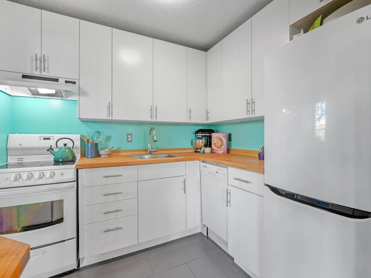 206-1065 E 8th Avenue, Vancouver, BC, V5T 1V1 - 3