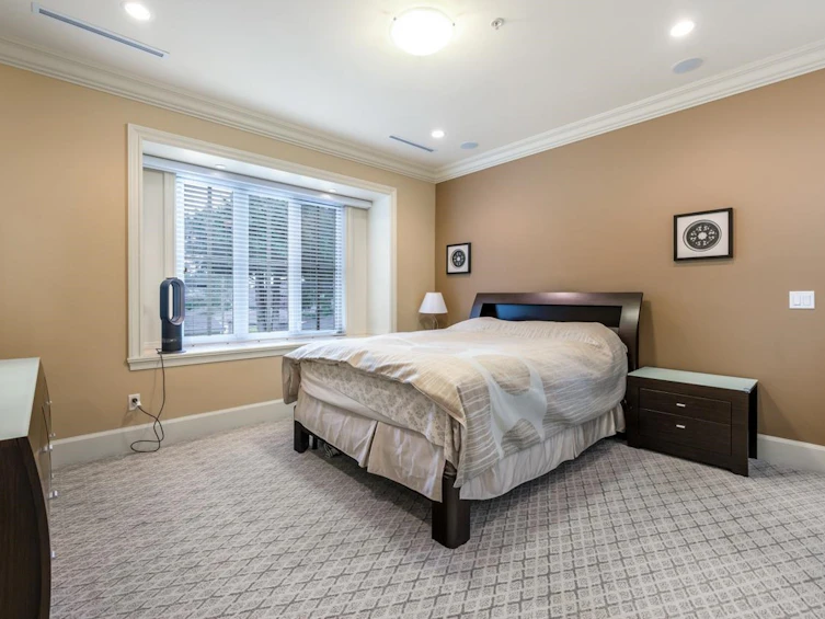 7130 Granville Street, Vancouver, BC, V6P 4X8 - 14