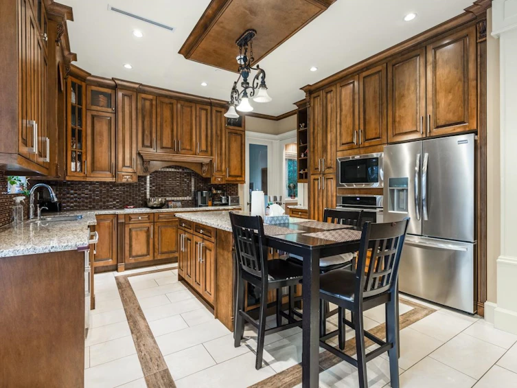 7130 Granville Street, Vancouver, BC, V6P 4X8 - 12