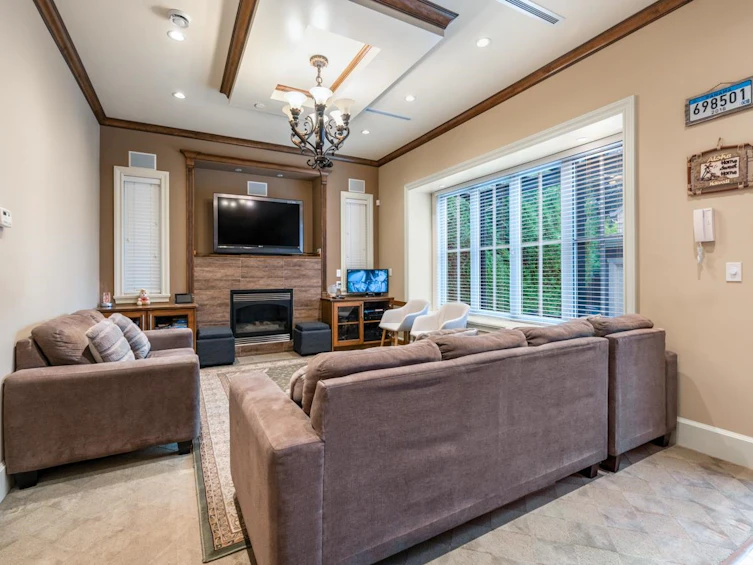 7130 Granville Street, Vancouver, BC, V6P 4X8 - 9