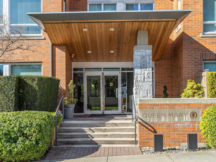 401-717 Chesterfield Avenue, North Vancouver, BC, V7M 3L8 - 2