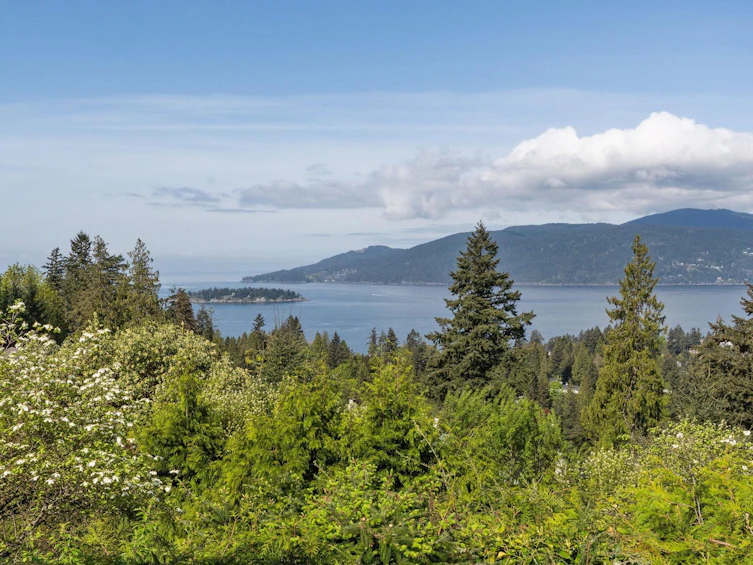 5207 Aspen Drive, West Vancouver, BC, V7W 2Z7 - 2