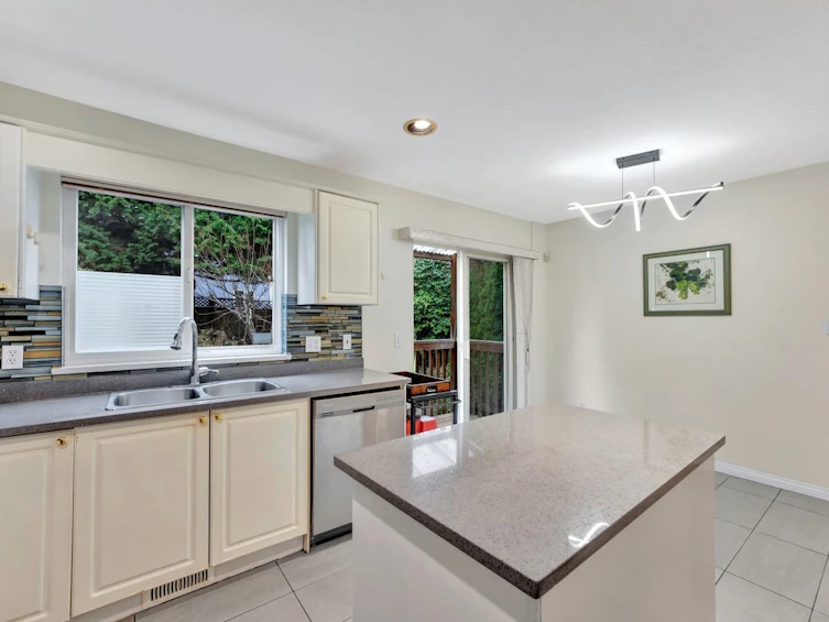 1067 Dansey Avenue, Coquitlam, BC, V3K 3H2 - 8