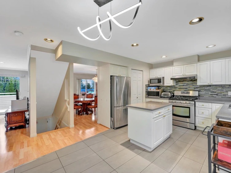 1067 Dansey Avenue, Coquitlam, BC, V3K 3H2 - 5