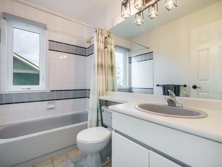 1987 W 35th Avenue, Vancouver, BC, V6M 1H8 - 35