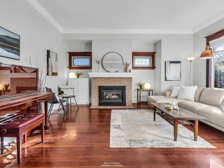 4072 Ontario Street, Vancouver, BC, V5V 3G5 - 4