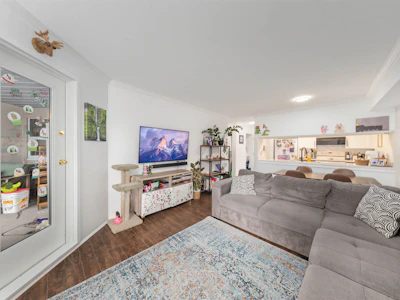 313-10533 University Drive - 5