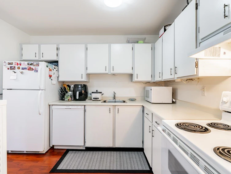 203-10680 151a Street, Surrey, BC, V3R 8T4 - 10