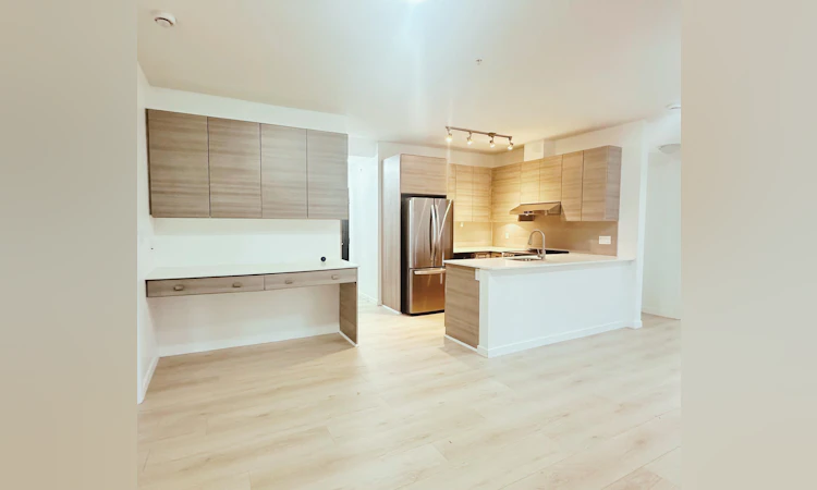 32-6965 Hastings Street