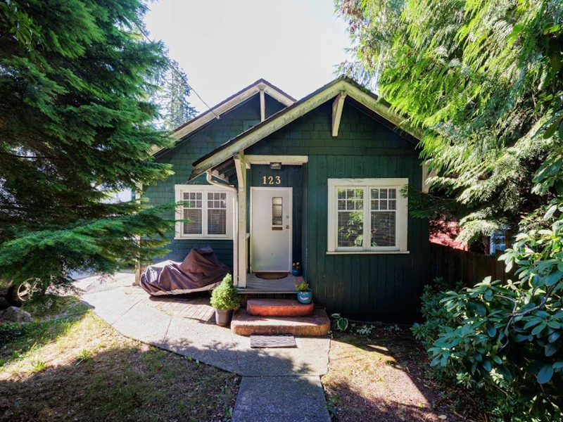 123 E Kings Road, North Vancouver BC