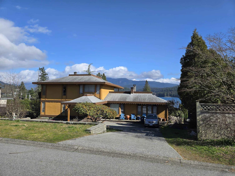 534 Beachview Drive, North Vancouver, BC, V7G 1P9 - 2