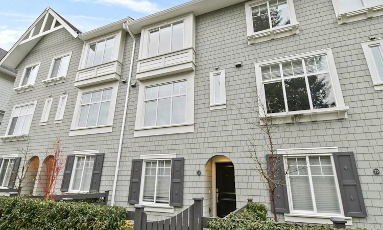74-15778 85 Avenue