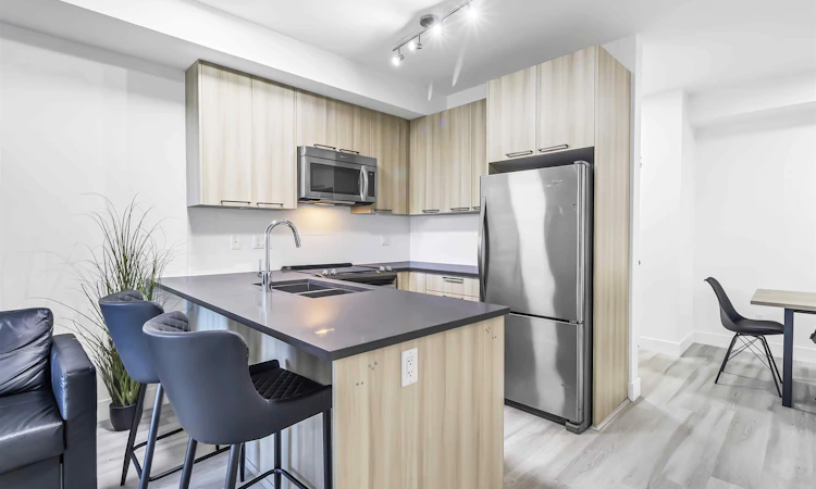 101-15628 104 Avenue