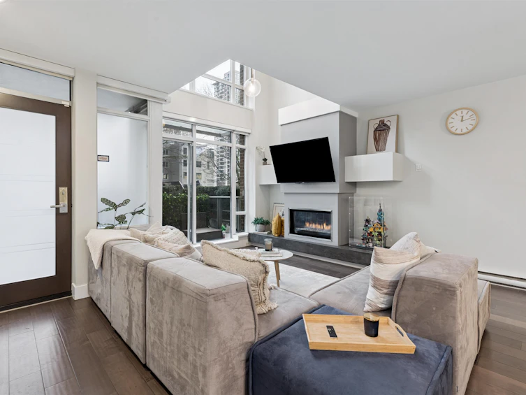 863 Richards Street, Vancouver, BC, V6B 3B4 - 4