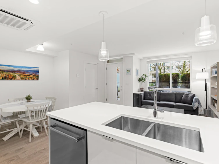 TH5-128 E 8th Street, North Vancouver, BC, V7L 0H2 - 2
