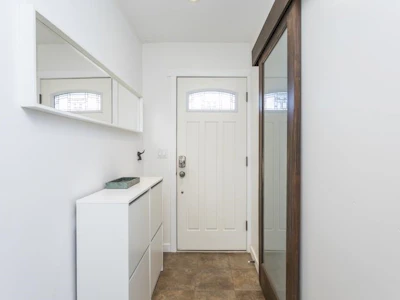 300 Douglas Crescent - 2