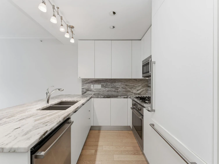 706-199 Victory Ship Way, North Vancouver, BC, V7L 0B2 - 8