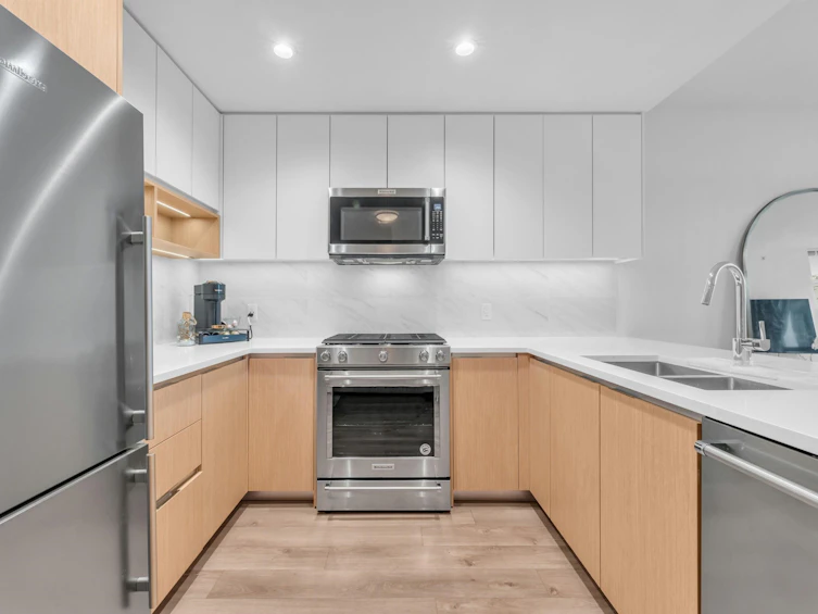103-8940 University Crescent, Burnaby, BC, V5A 0E7 - 4