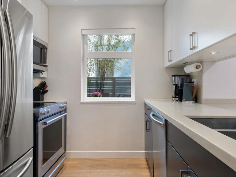 102-1924 Comox Street, Vancouver, BC, V6G 1R4 - 9