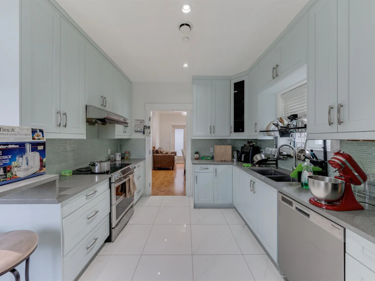 763 E 57th Avenue, Vancouver, BC, V5X 1T3 - 4