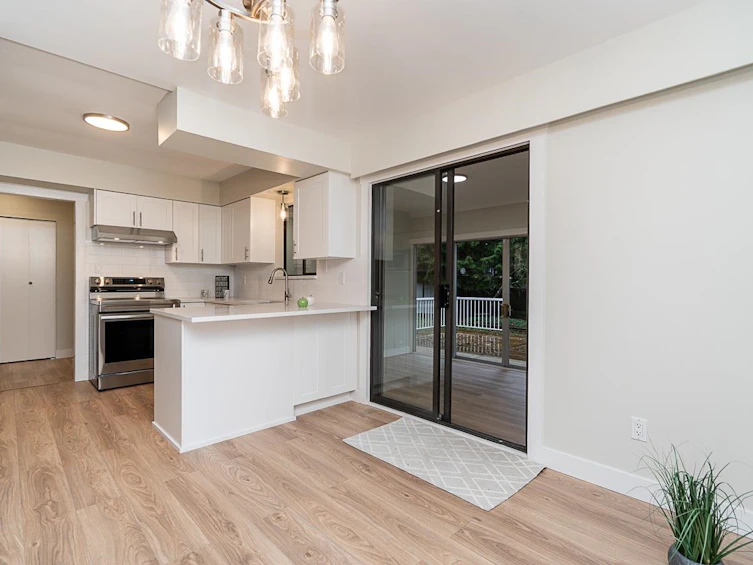 9829 120a Street, Surrey, BC, V3V 4H8 - 8