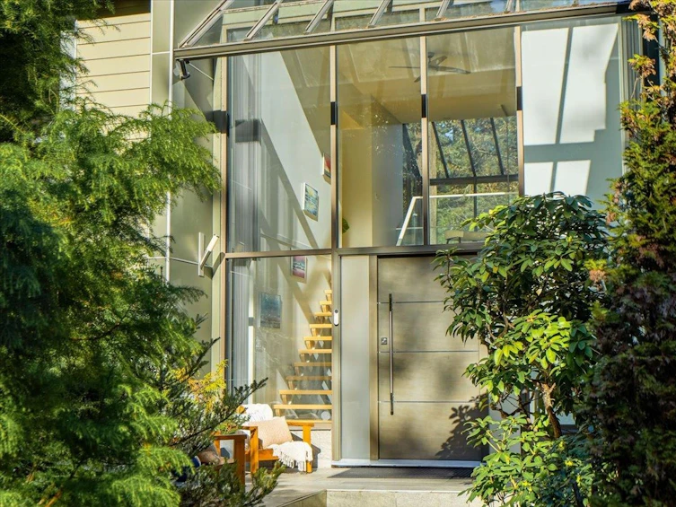 1260 Seymour Boulevard, North Vancouver, BC, V7J 2J8 - 2