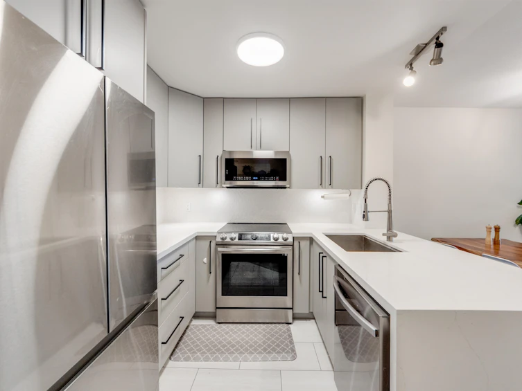212-3278 Heather Street, Vancouver, BC, V5Z 4R9 - 2