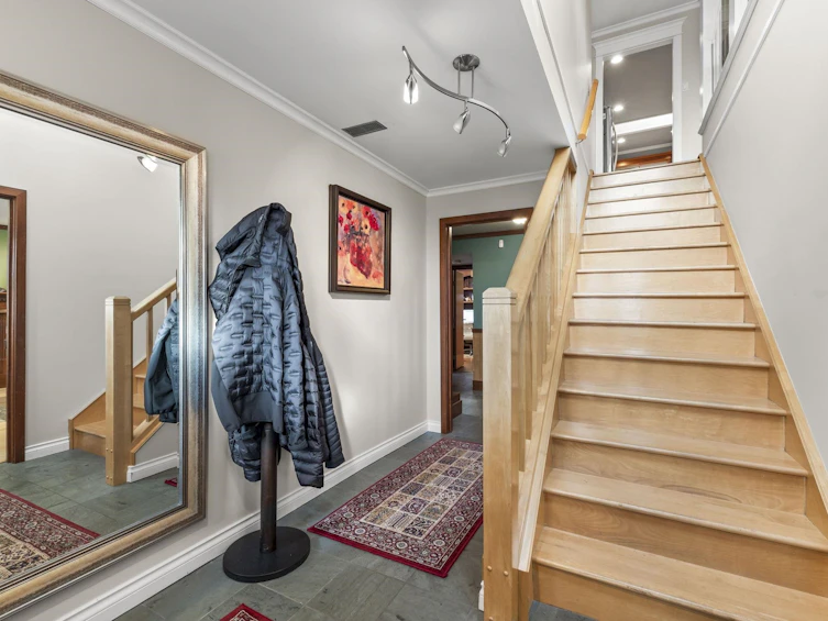 317 Gloucester Court, Coquitlam, BC, V3K 5S6 - 23