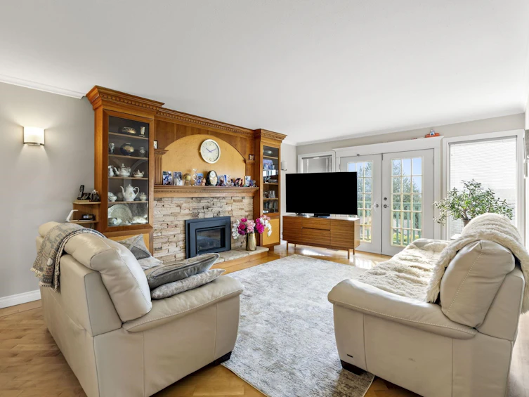 317 Gloucester Court, Coquitlam, BC, V3K 5S6 - 4