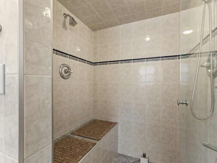 317 Gloucester Court, Coquitlam, BC, V3K 5S6 - 17