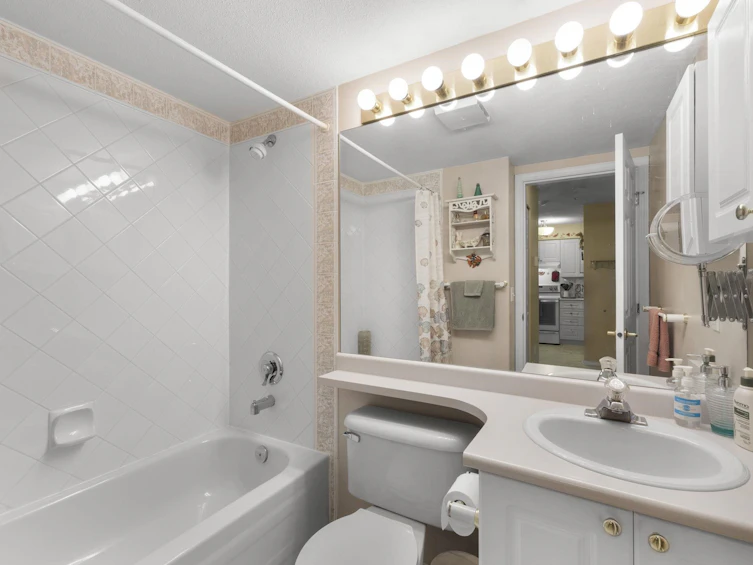 208-13475 96 Avenue, Surrey, BC, V3V 1Y8 - 11