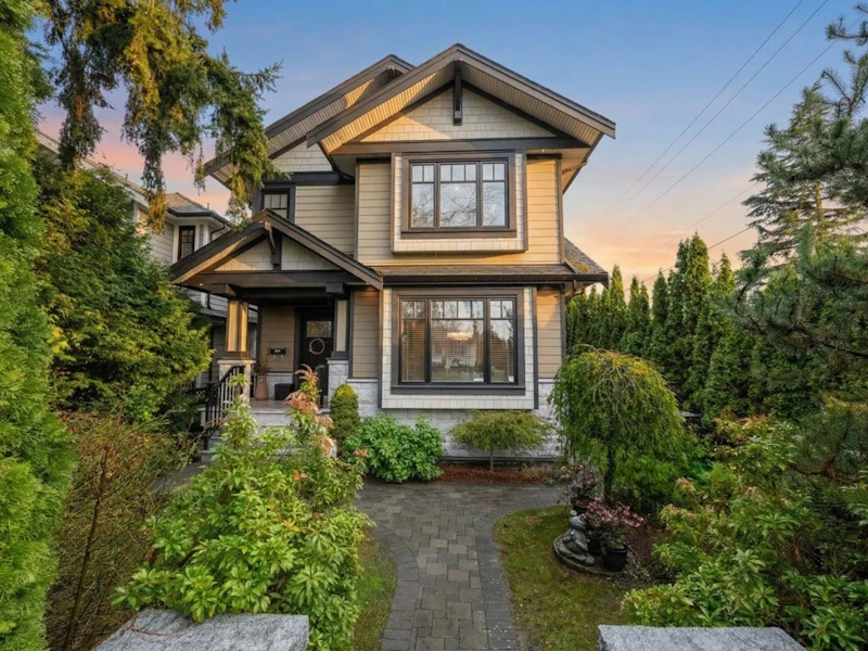 2798 W 19th Avenue, Vancouver BC V6L 1E3